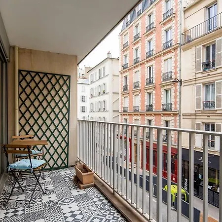 4 People Eiffel Tower Apartment Paris